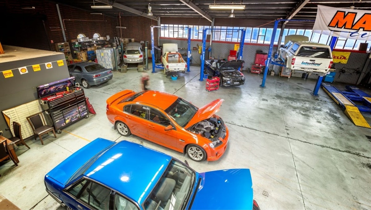 Mechanical workshop at Airport Car Service Centre